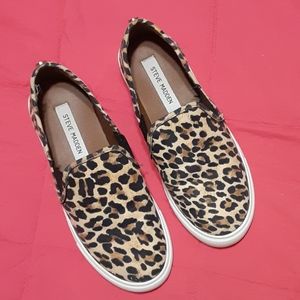 Slip on leopard print shoes